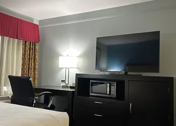 Baymont by Wyndham Litchfield hotel thumbnail 4