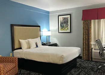 Baymont by Wyndham Litchfield hotel thumbnail 5