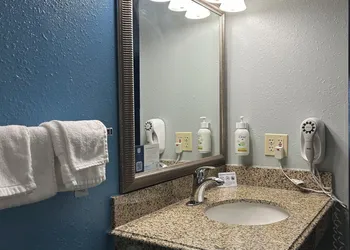 Baymont by Wyndham Litchfield hotel thumbnail 6