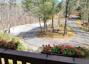 Lily Creek Lodge hotel thumbnail 2