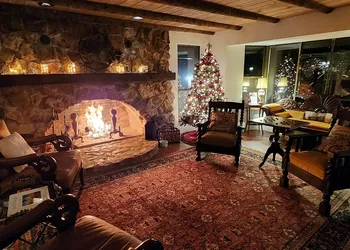 Lily Creek Lodge hotel thumbnail 4