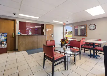 Econo Lodge Inn & Suites Escanaba North hotel thumbnail 2
