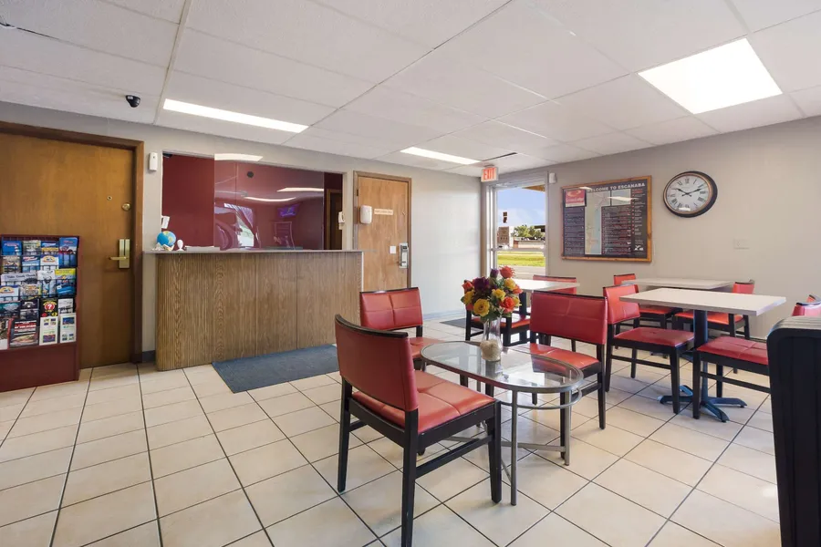 Econo Lodge Inn & Suites Escanaba North hotel detail image 2