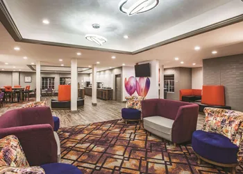 La Quinta Inn & Suites by Wyndham Chambersburg hotel thumbnail 3