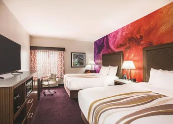La Quinta Inn & Suites by Wyndham Chambersburg hotel thumbnail 5