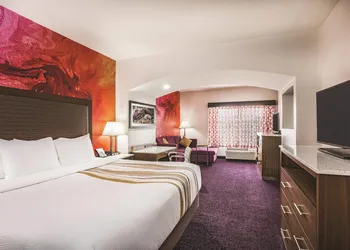 La Quinta Inn & Suites by Wyndham Chambersburg hotel thumbnail 6