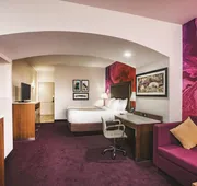 La Quinta Inn & Suites by Wyndham Chambersburg hotel detail image 7