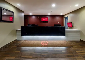 Red Roof Inn Osage Beach - Lake of the Ozarks hotel thumbnail 3