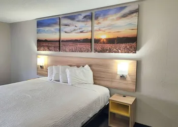 Days Inn & Suites by Wyndham New Iberia hotel thumbnail 4
