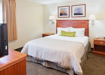 Candlewood Suites Medford by IHG hotel thumbnail 2