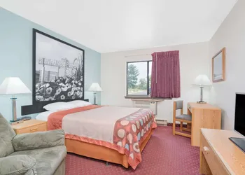 Super 8 by Wyndham Tomah Wisconsin hotel thumbnail 8