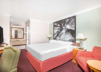 Upper Lake Inn and Suites hotel thumbnail 5