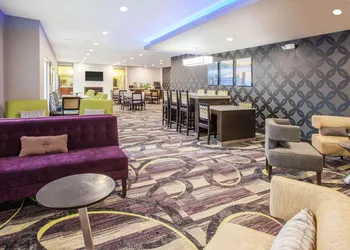 La Quinta Inn & Suites by Wyndham Elkhart hotel thumbnail 2