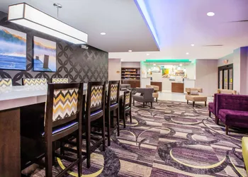 La Quinta Inn & Suites by Wyndham Elkhart hotel thumbnail 3