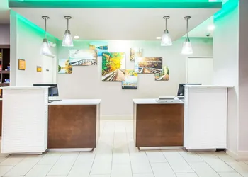 La Quinta Inn & Suites by Wyndham Elkhart hotel thumbnail 5