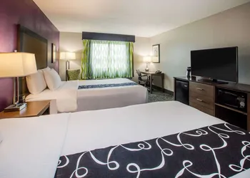 La Quinta Inn & Suites by Wyndham Elkhart hotel thumbnail 6