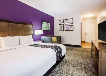 La Quinta Inn & Suites by Wyndham Elkhart hotel thumbnail 7