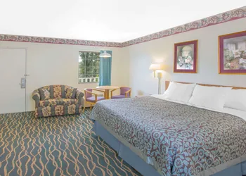 Days Inn by Wyndham Hardy hotel thumbnail 7