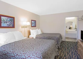 Days Inn by Wyndham Hardy hotel thumbnail 8