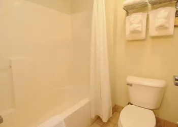 Whitewater Inn hotel thumbnail 8