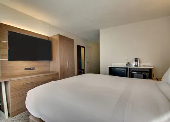 Holiday Inn Express Poughkeepsie by IHG hotel thumbnail 6