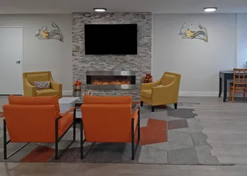 Clarion Pointe Evansville North hotel thumbnail 3