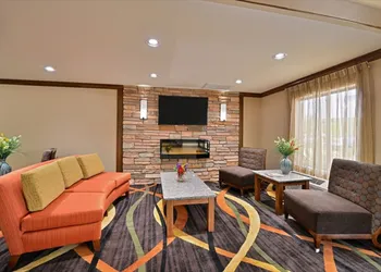 Comfort Inn & Suites Cedar Rapids North - Collins Road hotel thumbnail 8