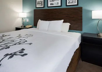 Sleep Inn & Suites Port Clinton hotel thumbnail 7