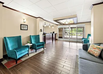 Comfort Suites Abingdon I-81 hotel thumbnail 5