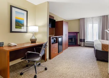 Comfort Suites Abingdon I-81 hotel thumbnail 7