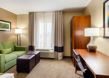 Comfort Suites Abingdon I-81 hotel thumbnail 8