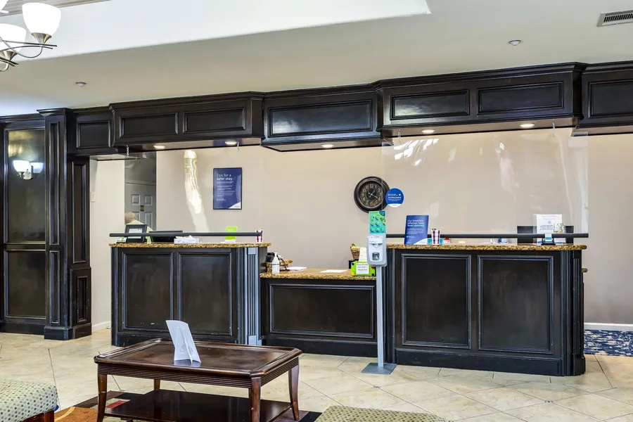 La Quinta Inn & Suites by Wyndham Livingston hotel detail image 2