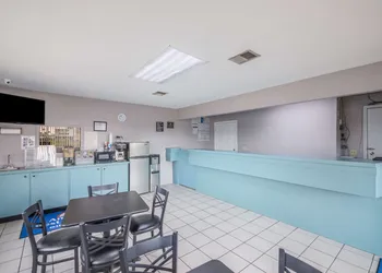 Americas Best Value Inn Giddings hotel thumbnail 3
