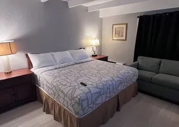Regency Inn hotel thumbnail 8
