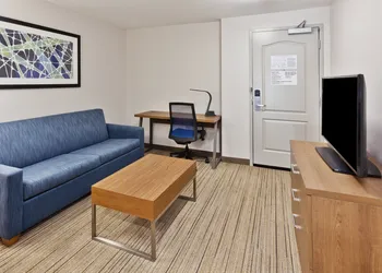 Holiday Inn Express & Suites Rome-East by IHG hotel thumbnail 3