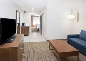 Holiday Inn Express & Suites Rome-East by IHG hotel thumbnail 4