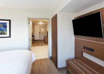Holiday Inn Express & Suites Rome-East by IHG hotel thumbnail 6