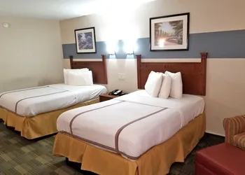 Americas Best Value Inn Marshall hotel thumbnail 3
