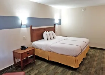 Americas Best Value Inn Marshall hotel thumbnail 4