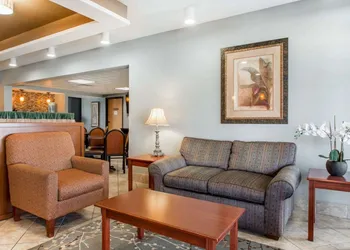 Quality Inn US65 & E. Battlefield Rd. Springfield hotel thumbnail 2