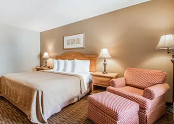 Quality Inn US65 & E. Battlefield Rd. Springfield hotel thumbnail 8