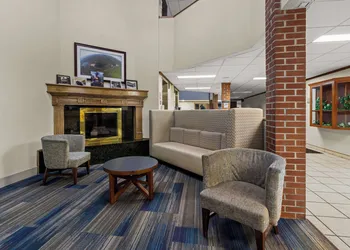 Quality Inn & Suites Altoona hotel thumbnail 2
