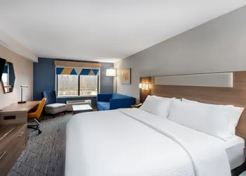 Holiday Inn Express & Suites Wadsworth by IHG hotel thumbnail 4