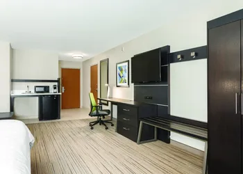 Holiday Inn Express Hotel & Suites Lawton-Fort Sill by IHG hotel thumbnail 8