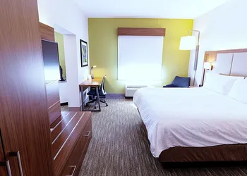 Holiday Inn Express Hotel & Suites Crestview by IHG hotel thumbnail 5