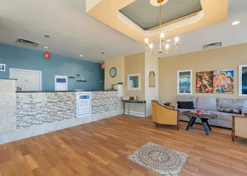 Williamsburg Suites hotel thumbnail 2