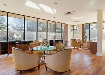 Williamsburg Suites hotel thumbnail 4