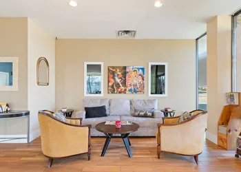 Williamsburg Suites hotel thumbnail 5