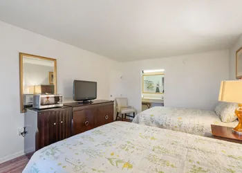 Williamsburg Suites hotel thumbnail 7