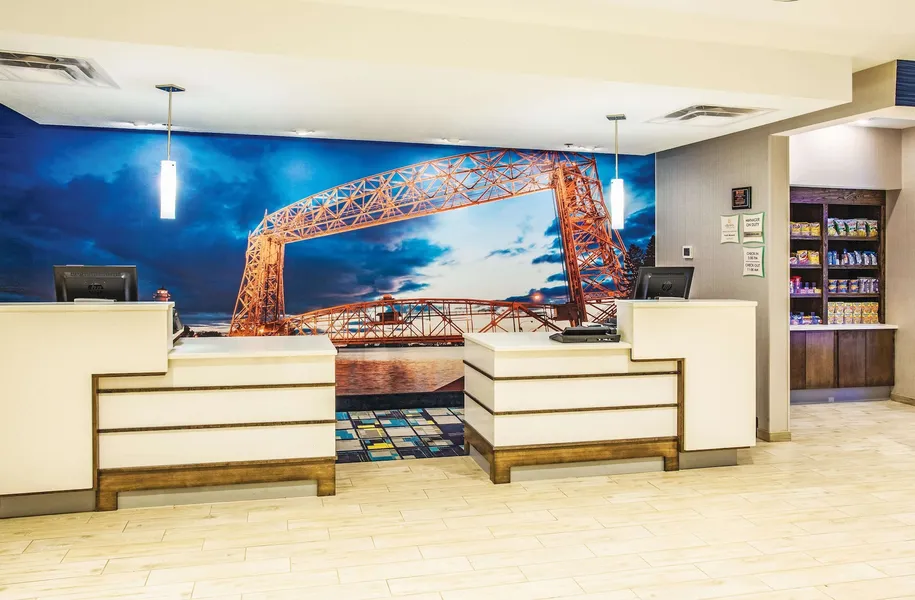 La Quinta Inn & Suites by Wyndham Duluth hotel detail image 2